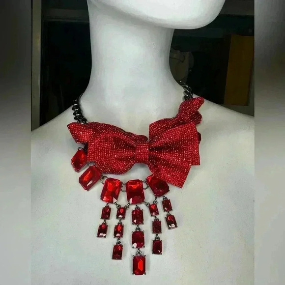 Betsy Johnson Christmas Holiday sparkly red pave crystals bows necklace. - Picture 10 of 10